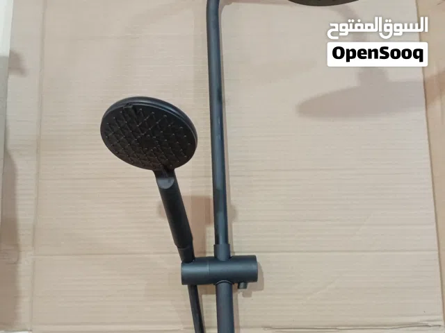 يونيكا دبل مع عامود ودوش ثابت دوش مع بربيش وقاعدة تحويلة للماء  رف صابون  قاعدة للتثبيت