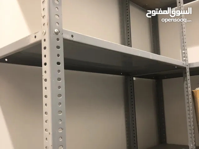 للبيع استندات ورفوف حديد