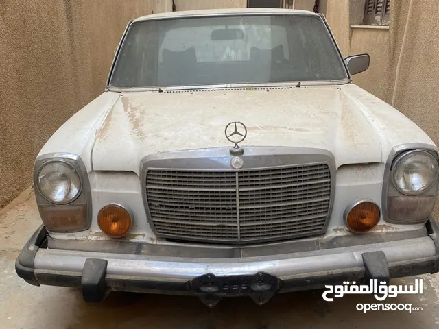 سيارة مرسيدس 1975  من غير محرك .