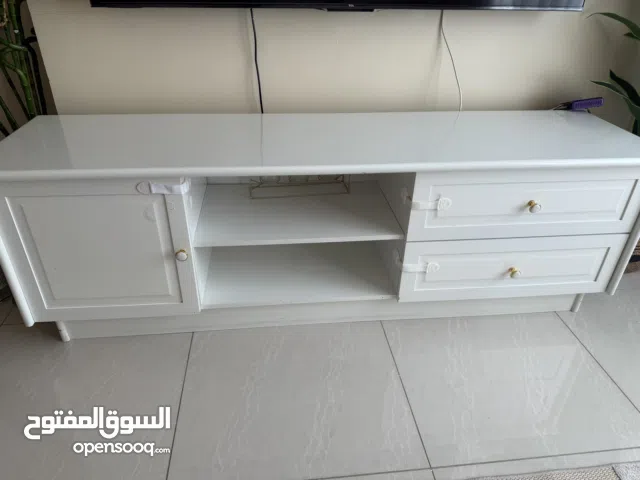 طاوله تلفزيون لون ابيض خشب