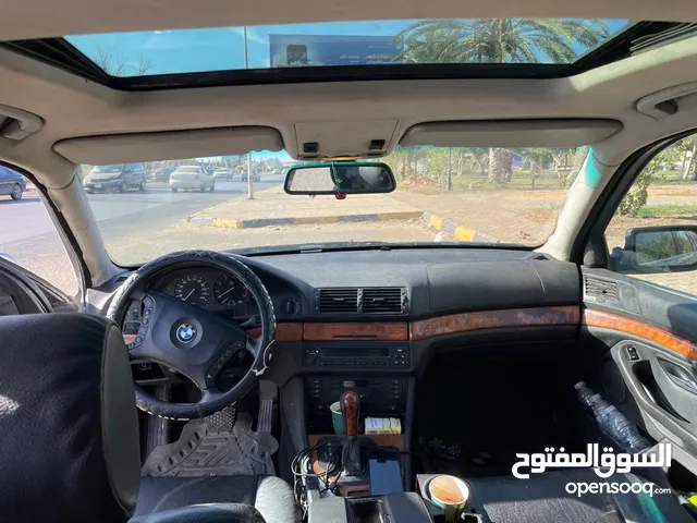 BMW 525i  سيارة نظيفه الله يبارك