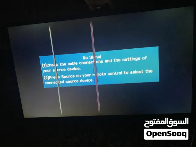 شاشة 32 بحاله جيدة عيبها خطين في النص بس