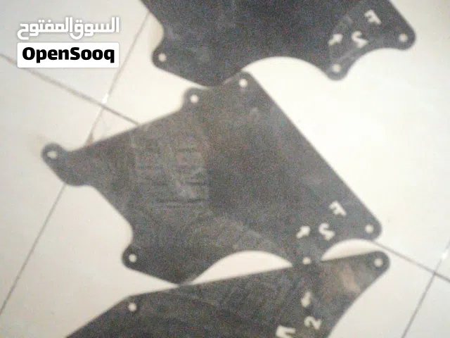 يوجد لدينا قطع غيار هايلكس