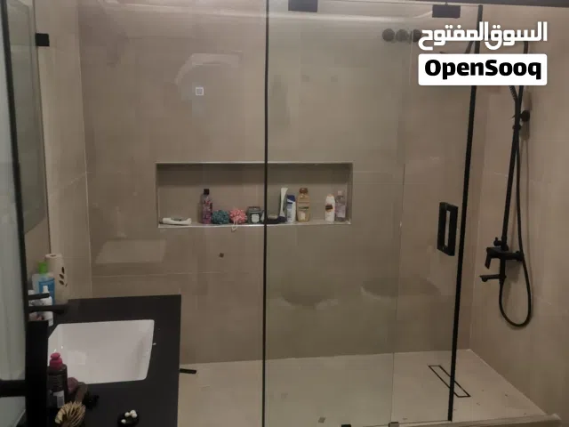ابو ملك معلم جام سكريت و مرايا زجاج