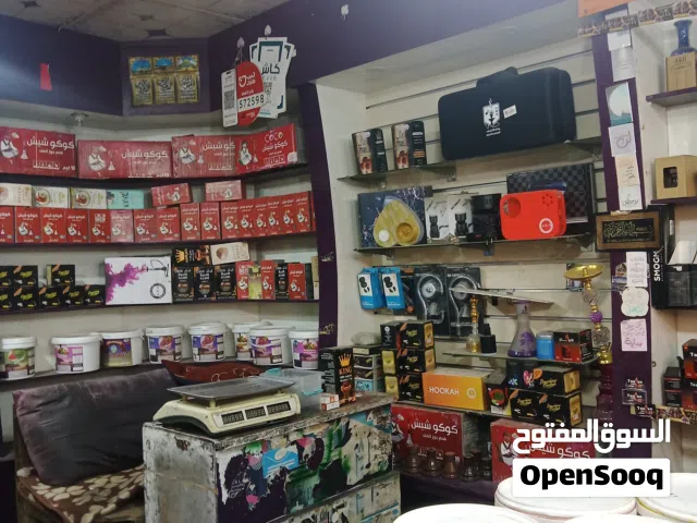 عاجل تم تخفيض السعر... ديكور محل نظيف مع ماسات وباب المنيوم