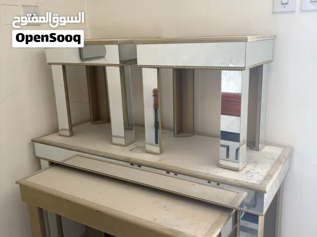 4 طاولات 2 كبار و 2 صغار