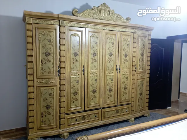 دار نوم 6 قطع بالفراش استعمال شبه جديد السعر 1500د.ل القوارشه