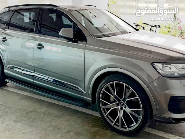 Audi Q7 GCC New one 2018. Premium plus Top of the line variant. (SERVICE CONTRACT TILL 2026 )
