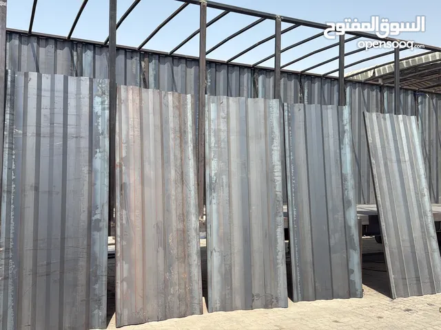 صناديق شحن وسطحا ومقطورات وتريلات جديد ومستعمل