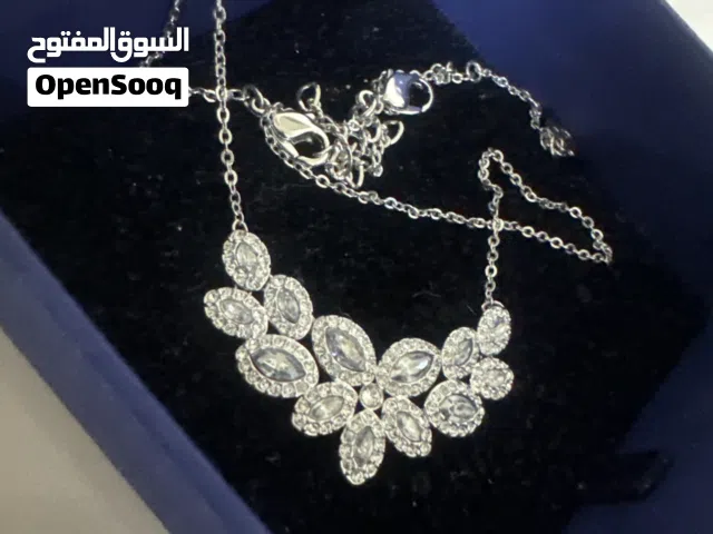 سلسلة عقد من شوارفسكي كالجديد للبيع