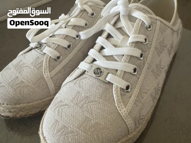 شوز مايكل كورس تقليد جديد غير ملبوس
