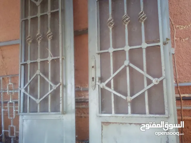 باب حديد ظرفتين(60×60×192)بدون الحلق للبيع مستعمل بسعر نهائي 65 دينار احسن من تفصيل