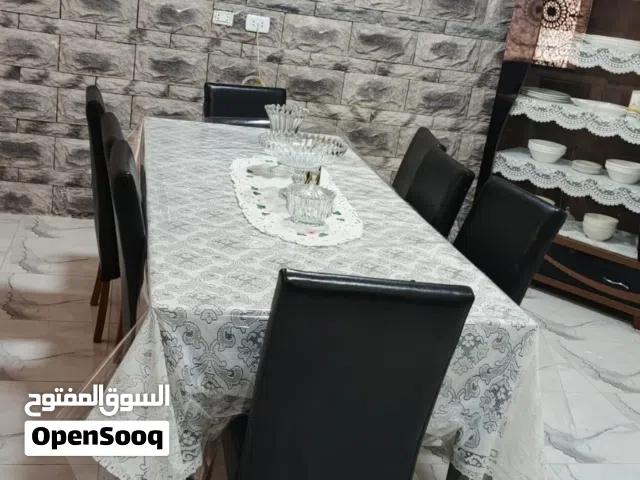 طاولة سفره بوفيه عدد 2 وبيرو في حالة الوكاله 300 دينار