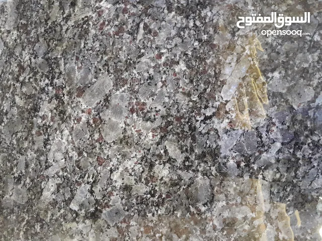 السلام عليكم عندي دولاب رخام للبيع نوع الرخام قشرة الحوت