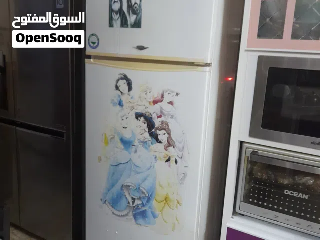 ثلاجه فستل نظيفه حجم اكثر من 26