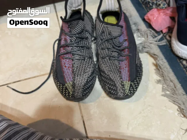 البيع  على عزكم الله جواتي. مركات معروفه بعضهم اصليه بس في اثنين من النصر الرياضي. وكاله