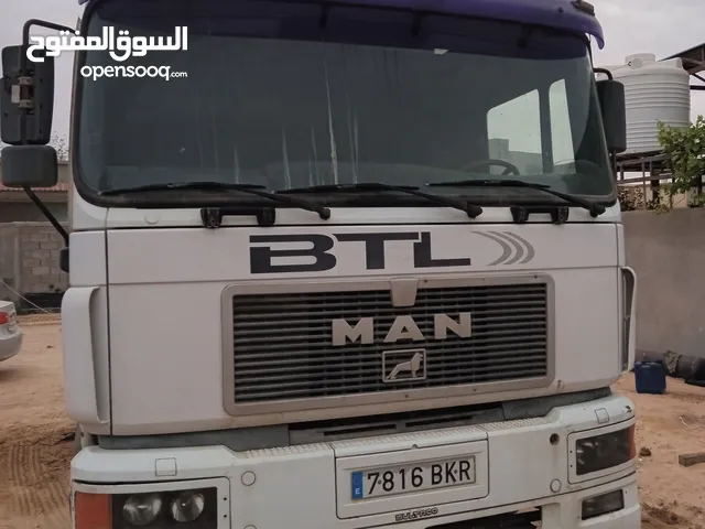 Tractor Unit Man 2000 in Misrata