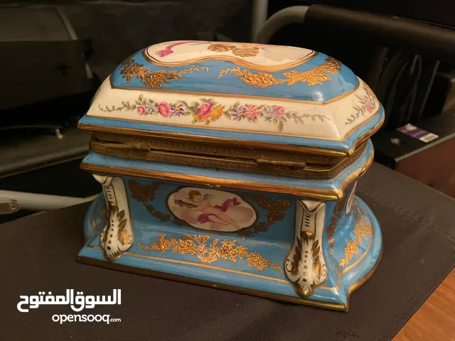 قطعه فرنسيه نادرة وقديمه مطليه بالذهب والرسم اليدوي