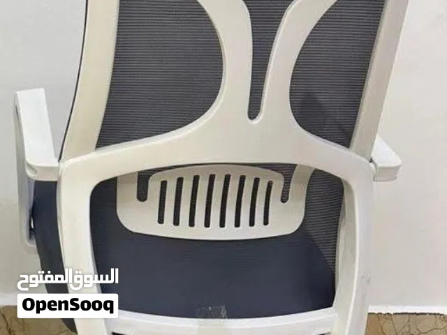كرسي استراحه  يوجد لون اسود