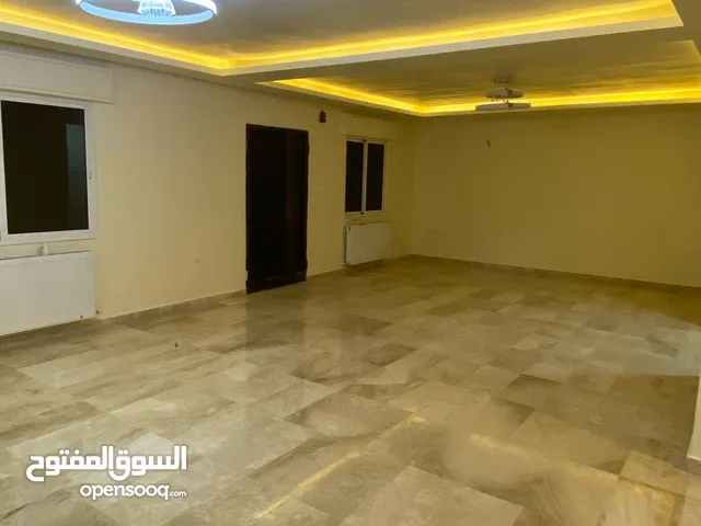 شقه مميزة للإيجار السنوي بارق أحياء دابوق شارع الشعب