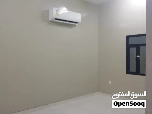 شقة مكونة من غرفتين َصالة ودورتين مياه في صحار الهمبار بعد جسر صحار مقابل شارع البنوك مقابل َمحطة شل