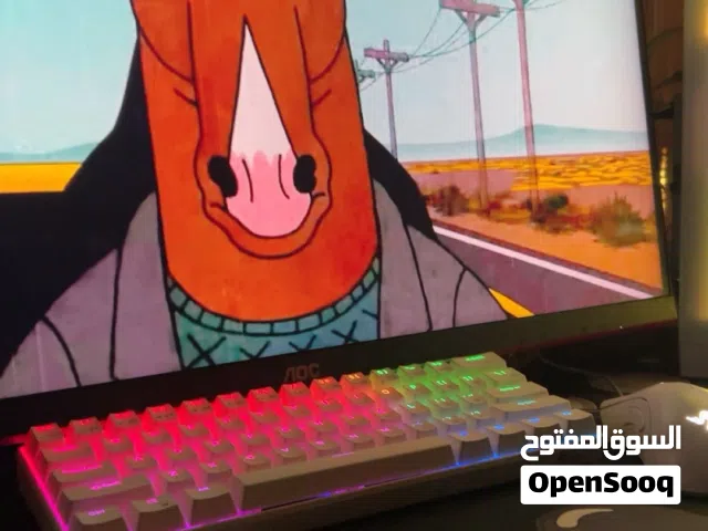 شاشة نظيييفه ولا خدش فيها