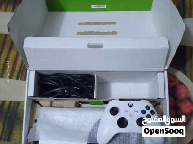 xbox series s مستعمل قليل جداً نظافة 99% مع كامل ملحقاتة الاصلية والكارتونة+حساب مليان العاب قوية