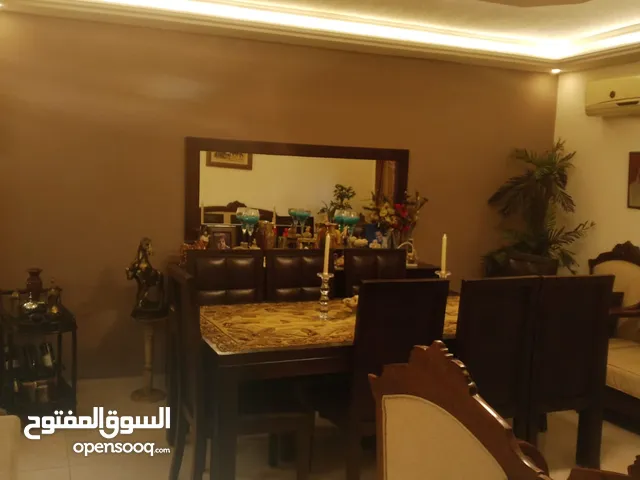 شقه سوبر ديلوكس للبيع في الزرقاء الجديده شارع 26 عماره رقم 24 طابق ثاني يمين مساحتها 170م الديكورات