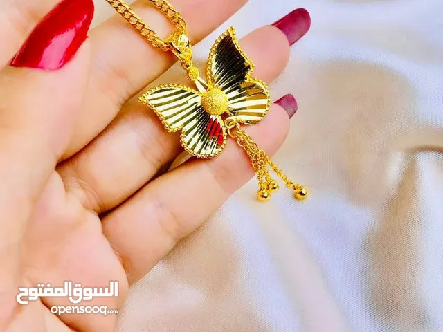 قلادة الفراشة لصاحبات الذوق الرفيع قلادة نسائية فاخرة مطلية بالذهب