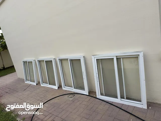 أربع شبابيك الومنيوم مستعمله بحاله جيده حسب الصور