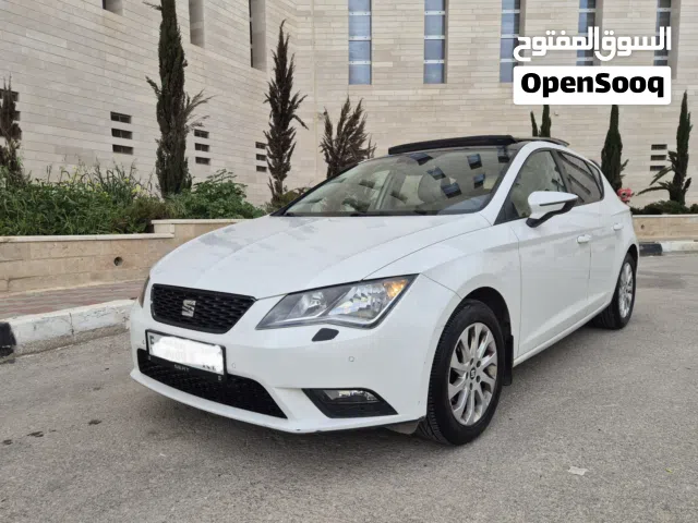 سيات ليون مع فتحة سقف بحالة الوكالة