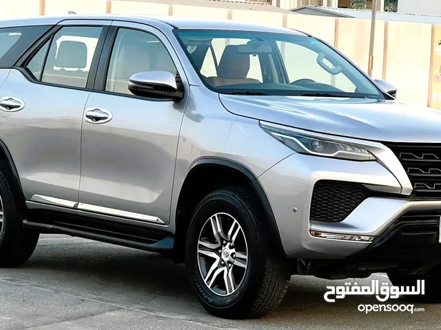 TOYOTA FORTUNER V4 2022 model Single Family Used Agent maintained Full cover insurance