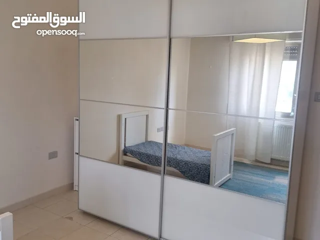 خزانة ايكيا بحال ة ممتازة