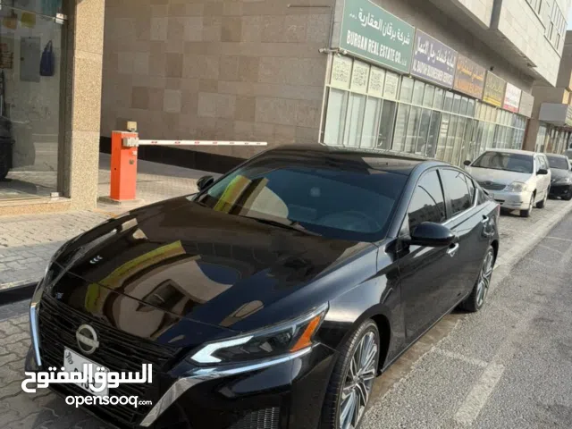 Used Nissan Altima in Sharjah
