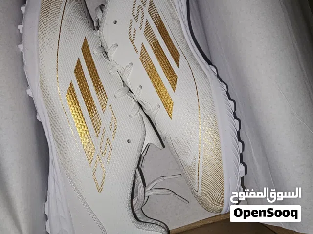 حذاء كرة القدم اديداس