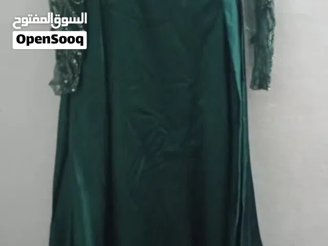 فستان تركي بحاله ممتازه لون أخضر هاند مايد