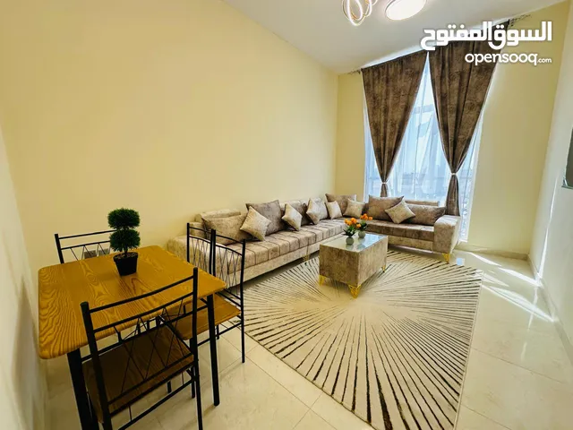 z9 شقة مفروشة للإيجار الشهري في النعيمية 2، عجمان، بموقع مميز على شارع الكويت وبجوار السفير مول