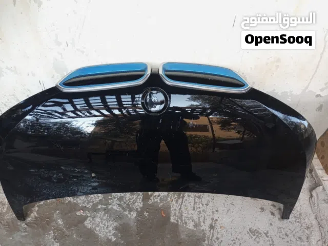 غطاء محرك سيارة bmwi3  موجود بالزرقاء ضاحية المدينة المنورة
