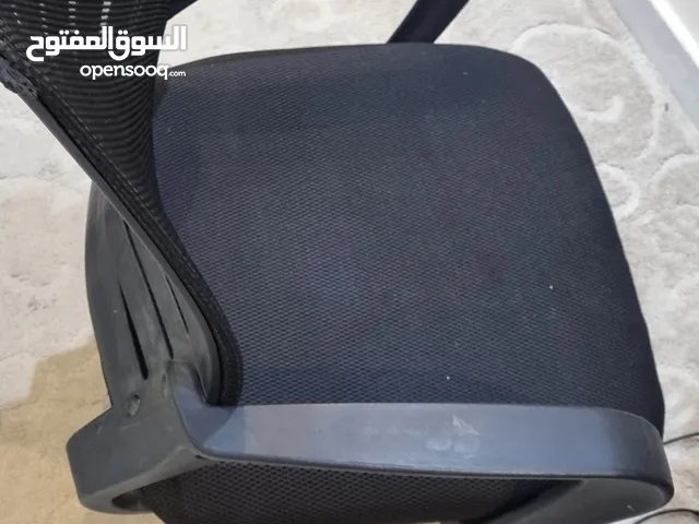 عربة اطفال وسكرتر وكرسي دوار وغيرها