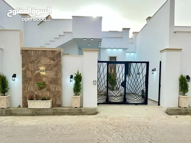 140 m2 4 Bedrooms Townhouse for Sale in Tripoli Ain Zara