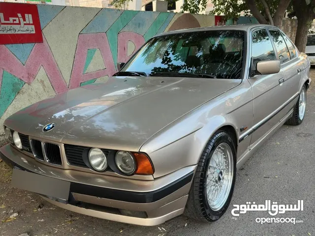 BMW e34 520 للبيع