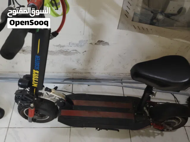 سكوتر مستعمل بحالة الوكالة دواليب وبطارية جديد مع جهاز انذار للبيع بداعي السفر تواجد مويلح الشارقة