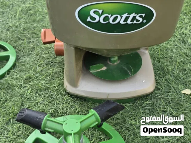 طقم العناية بالحديقة ناثرة سماد Scotts + مرشات مياه Lawn Care Set - Scotts Spreader & 2 Sprinklers