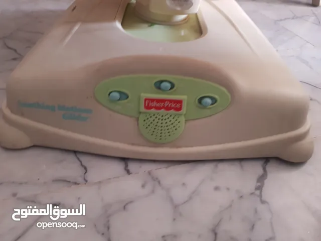 تخت هزاز Fisher price يشتغل على البطاريات بحالة ممتازة وبسعر مغري للجادين
