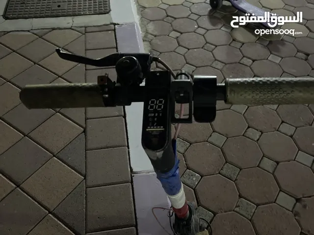 اسكوتر كهربائ مستعمل الشاشه مكسوره كلشي شغال الشاحن خربان