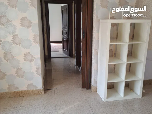 للايجار بحولي شقه عائلات مساحة 75 ،م