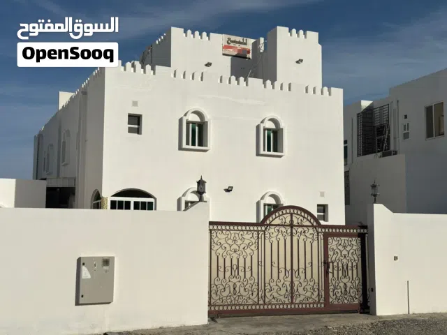 فيلا للبيع مرتفعات العامرات 8/1 توفر ماي حكومي موقع استراتيجي مداخل ومخارج سهلة.. اقراء الوصف