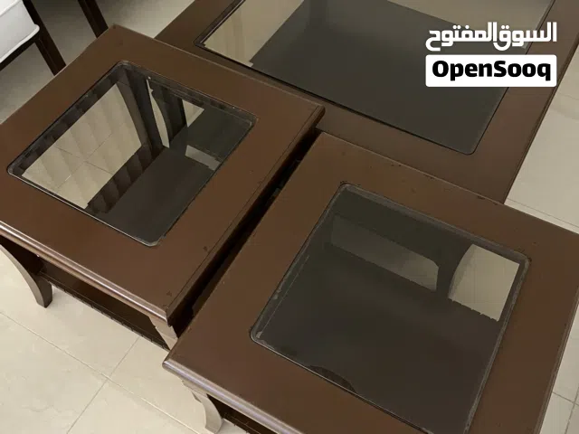 طاولة قهوة خشب وزجاج و 2 جانبيات