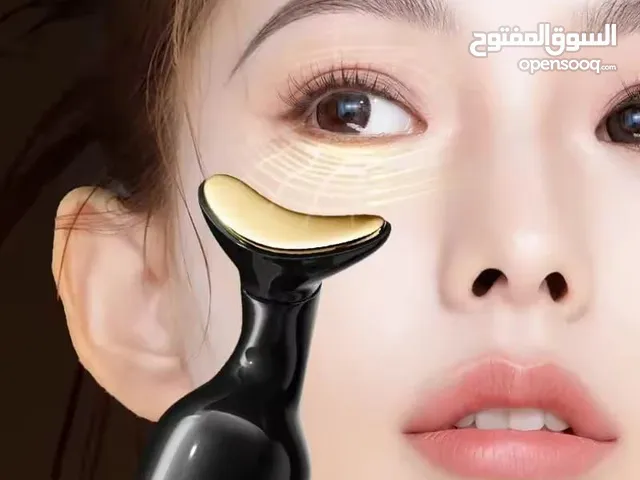 مع جهاز مساج الوجه 3×1  3 رؤوس متعددة للتدليك المثالي للوجه والرقبة جهاز واحد لروتين يومي .
