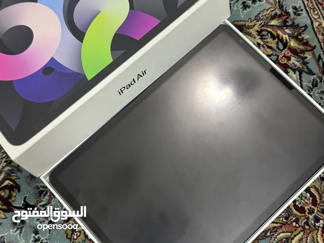 للبيع ايباد اير 4 الايباد بحالة ممتازة
